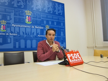 El PSOE local de Badajoz se sentará a hablar con Solana si lleva 'debajo del brazo' el borrador del presupuesto de 2017