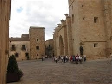 El acceso a la ciudad monumental de Cáceres tendrá restricciones ante los rodajes previstos los próximos días