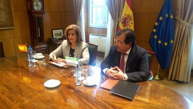 Báñez se compromete con Vara a colaborar en la financiación de un plan especial de empleo para Extremadura