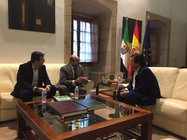 CSIF pide a Vara que los Presupuestos de 2017 incluyan la jornada de 35 horas para los funcionarios desde el 1 de enero