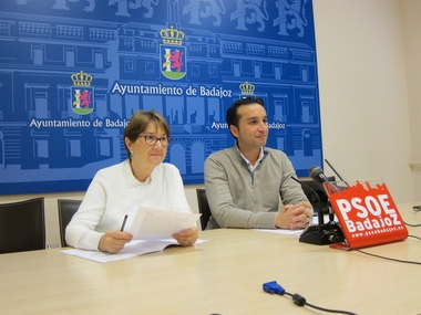 El PSOE local de Badajoz insiste en que las mociones de censura 