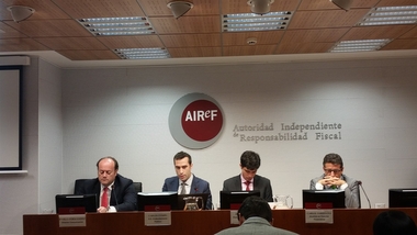 Extremadura necesita 86 días de trabajo por habitante para pagar la deuda autonómica, según la Airef