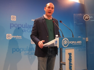 El PP pide a Vergeles que asuma responsabilidades por la 'situación límite' de la Sanidad en Cáceres