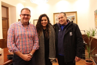 El alcalde de Mérida recibe a la nadadora Paloma Marrero, ganadora de tres subcampeonatos de España