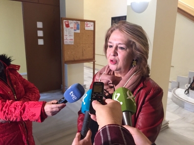 El PSOE valora el descenso del 19% en las listas de espera y el PP dice que el 30% de pacientes están fuera de plazo