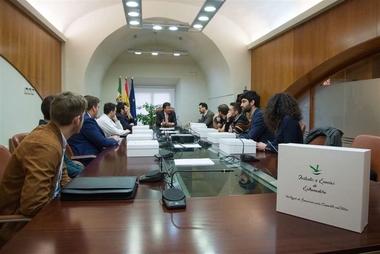 Jovénes emigrantes extremeños trasladan a Vara el objetivo del evento 'Ideas for Badajoz' que celebran este viernes