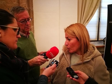 La alcaldesa de Cáceres está dispuesta a escuchar a los comerciantes para definir los días festivos de apertura