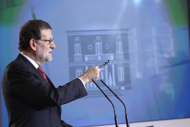 El Gobierno aprueba la subida de las pensiones en un 0,25% y la del salario mínimo en un 8% para 2017