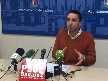 Ricardo Cabezas pide al alcalde de Badajoz que 'abandone la prepotencia' para 2017 y apuesta por el 'diálogo y consenso'