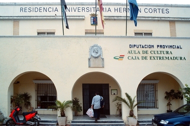 La Diputación de Badajoz ejecuta unas obras para instalar la climatización de la Residencia Universitaria Hernán Cortés