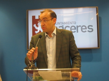 El Ayuntamiento de Cáceres incoa un expediente sancionador a la empresa SICE por rebajar la luminosidad en las vías