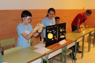La Escuela Municipal de Jóvenes Científicos de la UEx llega a 19 localidades en 2016, un 75 por ciento más