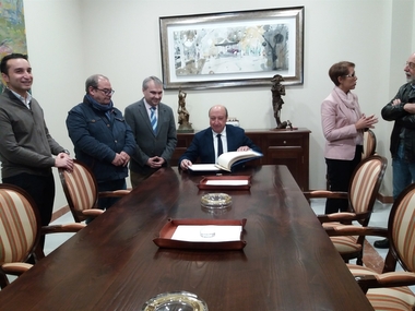 El alcalde de Badajoz traslada al director general de la Policía las reivindicaciones policiales de la ciudad