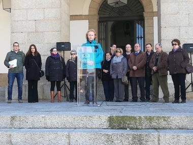 Cáceres guarda un minuto de silencio por las cuatro víctimas de violencia de género en el mes de enero