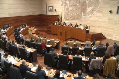 Aprobada la Ley de Emergencia Social de la Vivienda de Extremadura gracias a la abstención de Podemos y C's