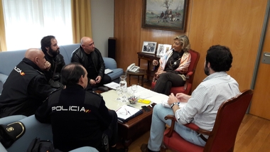 Cristina Herrera se compromete con la Asociación de Vecinos de Cerro Gordo de Badajoz a 