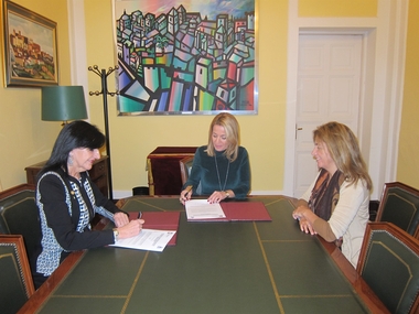 Ayuntamiento de Cáceres y Colegio de Enfermería firman un convenio para formar a la población en temas de salud