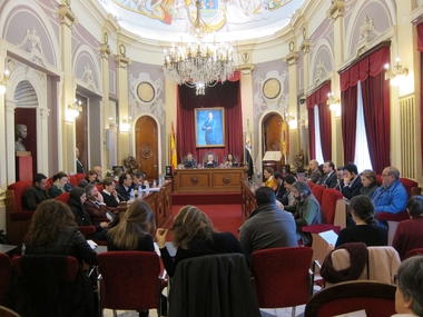 La oposición del Ayuntamiento de Badajoz aprueba recuperar las 35 horas semanales para los funcionarios