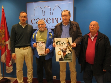 El barrio de San Blas de Cáceres se prepara para su romería donde se espera vender 5.000 roscas y cordones del santo