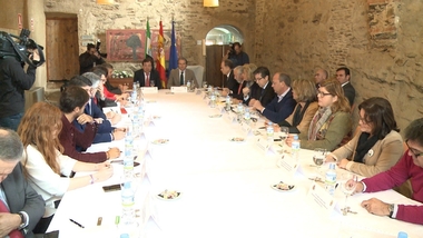  Fomento se compromete a acabar las obras del tren rápido de Extremadura en 2019 y su electrificación en 2020