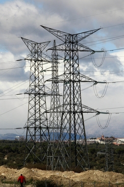 El precio de la electricidad cae hoy a un nuevo mínimo del año, hasta 47,77 euros por MWh