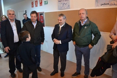 Fernández Vara apela a la complicidad entre docentes y familias en beneficio de la educación de los jóvenes