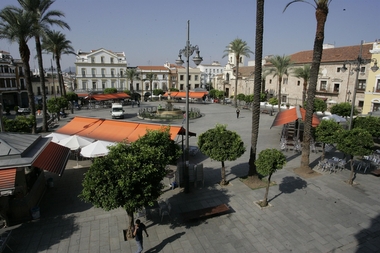 Los concesionarios desalojados de los quioscos piden al Ayuntamiento de Mérida una respuesta a sus recursos