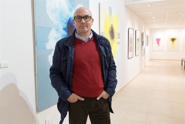 El artista José Manuel Salazar expone en el Espacio Bahnhof de Badajoz 'Fragmentos, geometrÃas y otros cromatismos'