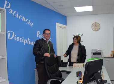 La Diputación de Cáceres invierte 10.000 euros en mejorar la accesibilidad del ayuntamiento de Navalvillar de Ibor