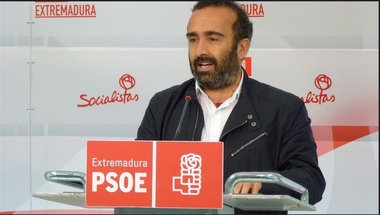 El PSOE pide a los tres extremeños en la dirección nacional del PP que aprovechen 