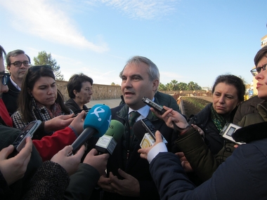 El alcalde de Badajoz pide a Cabezas 