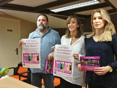 Cáceres reivindica la igualdad de género en el mundo laboral a través de una manifestación y una coreografía