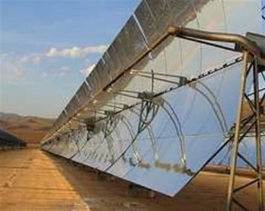 Una fuga de hidrocarburos en una termosolar obliga a los vecinos de Madrigalejo a encerrarse en casa dos horas