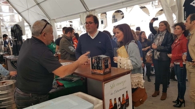 Gil Rosiña alaba la Feria de la Cerveza Artesana de Trujillo (Cáceres) como iniciativa turística y de impulso al sector