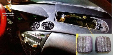 Intervienen a la altura de Mérida un coche con más de un kilo de hachís oculto en el airbag
