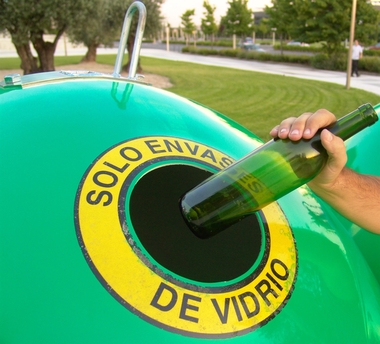 Los extremeños reciclan en 2016 un total de 7.800 toneladas de residuos de envases de vidrio