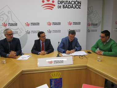 La Junta y la Diputación pacense financiarán al 50% el acondicionamiento de la carretera que une Zurbarán con la N-430