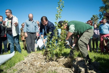 Fernández Vara valora la unión de música y naturaleza que representa el Festivalino de Pescueza