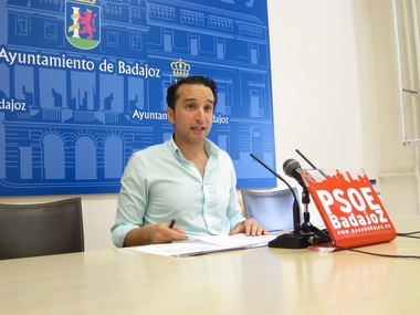Cabezas (PSOE) critica que Badajoz sea 