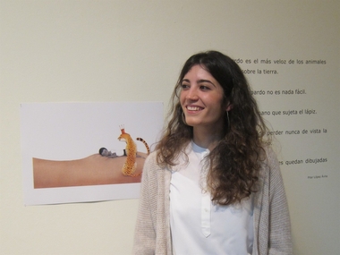 La ilustradora cacereña Ester García presenta sus trabajos sobre literatura infantil y juvenil en el Palacio de la Isla