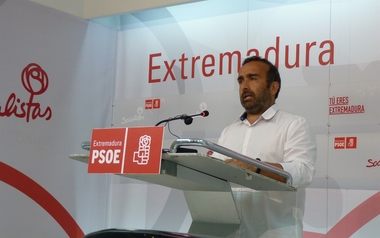 Morales exige a los partidos extremeños que 