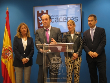 Unos 45 mayores de Cáceres se forman en nuevas tecnologías para mejorar su comunicación social y familiar