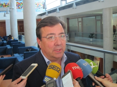 Fernández Vara cree que la moción planteada por Podemos es para interferir en el proceso de primarias del PSOE