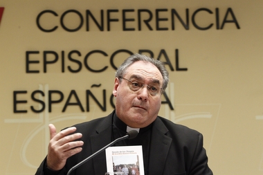 El portavoz de la Conferencia Episcopal apadrina a los 45 alumnos que finalizan su Grado y Máster en Ciencias Religiosas