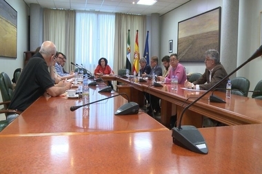 El PSOE pide planificar las obras del tren, mientras que el PP valora una 