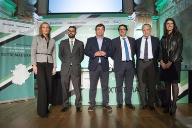 Fernández Vara defiende los medicamentos biológicos como un ahorro en otros costes del sistema sanitario