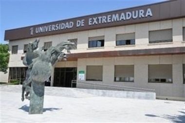 La UEx recibirá una subvención directa de la Junta de 1,3 millones para la adecuación y mejora de sus instalaciones