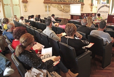 Alcaldes y concejales de la provincia de Badajoz asisten a una Jornada sobre Experiencias Locales de Participación