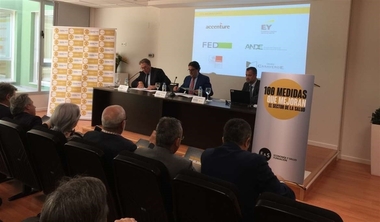 El consejero de Sanidad y Políticas Sociales de la Junta de Extremadura, José María Vergeles, ha abogado por un acuerdo nacional de sostenibilidad con