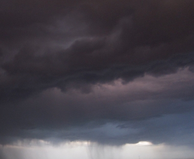 Leve descenso de las temperaturas y algunas tormentas este domingo